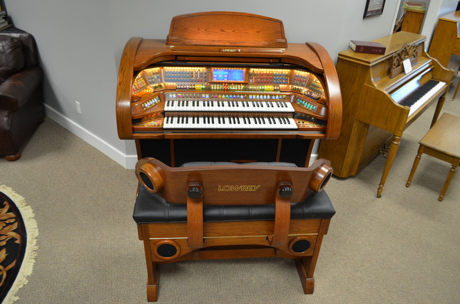 Lowrey Imperial organ, warm oak cabinet - Organ Pianos